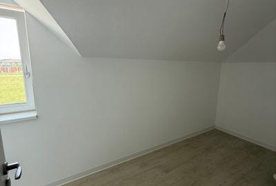 Duplex cu 4 camere cu Canalizare în Dumbrăvița - 10
