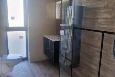 Mogosaia Livezilor vila 2025 P+M,livi+4 Dormitoare+3bai,curte 504mp comison 0% - 10