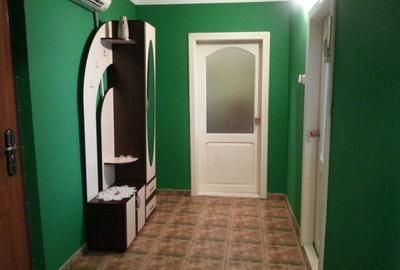 Apartament cu 3 camere decomandat în Central - 1