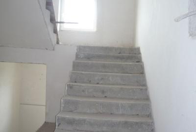 Casă cu 5 camere cu Teren 1250 Mp în Central - 8