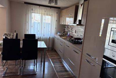 Casă cu 4 camere în Central - 4