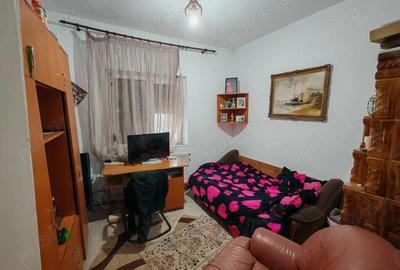 Casă cu 4 camere cu Teren 700 Mp în Cetate - 2