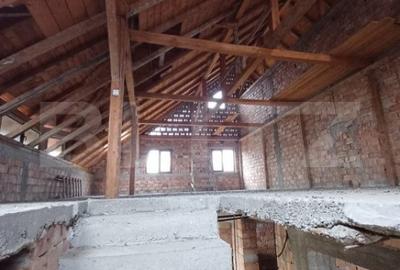 Casă cu 5 camere cu Canalizare în Luna - 9