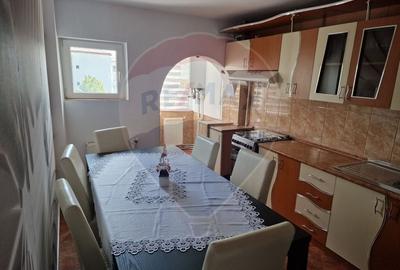 Apartament cu 3 camere de vanzare in zona Stefan cel Mare - 2