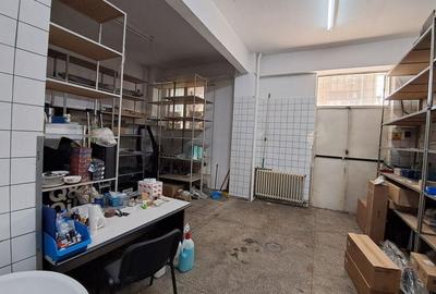 Spatiu comercial vitrina de 20 M - Metrou Eroii Revolutiei S143 - 28