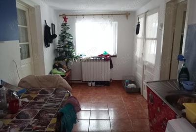 Casă cu 3 camere cu Teren 400 Mp în Oltenița - 2
