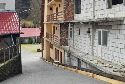 Apartament cu 4 camere decomandat în Arefu - 3