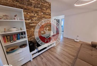 Apartament cu 3 camere semidecomandat în Roșu