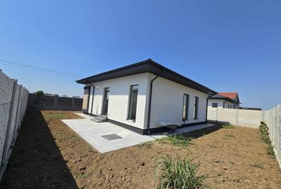 Casa individuala - 4 camere - panouri solare - gaz- curent - 5 min de STV - pod - 2