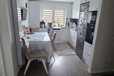 Apartament cu 3 camere în Micro 16 - 4