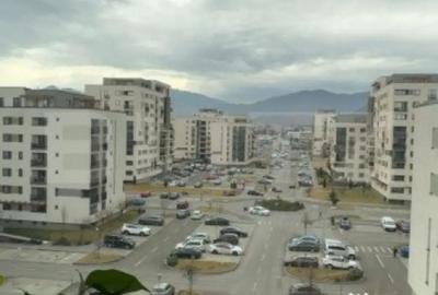 Apartament cu 2 camere decomandat în Tractorul - 5