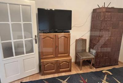 Casă cu 8 camere cu Teren 400 Mp în Central