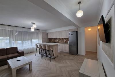 Apartament 3 camere de închiriat în zona Cazino Mamaia (pe partea cu l - 7