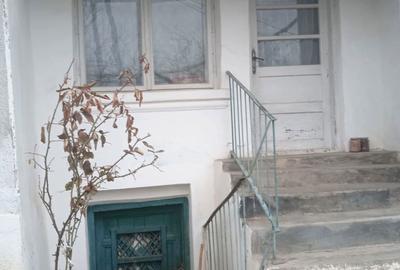 Casă cu 4 camere cu Teren 2300 Mp în Băneasa - 1
