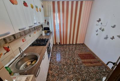 Apartament cu 3 camere în CET - 4