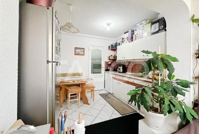 Apartament cu 3 camere decomandat, mobilat în Vasile Aaron - 1