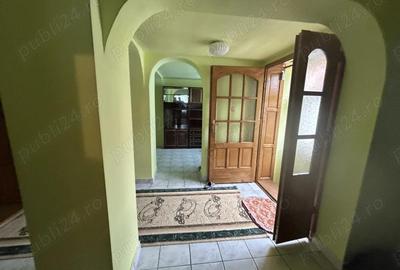 Vand casa mare caramida(2 corpuri cladire)renovat si ocupabil imediat,situat in Livada, st.850 mp - 1
