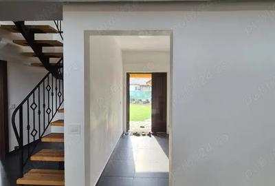 Casă cu 6 camere în Mărtinești - 10