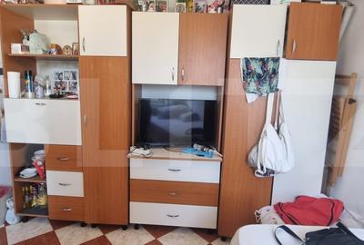 Garsoniera cu baie si geam mare  - scara foarte ingrijita - 7