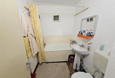 Apartament cu 3 camere decomandat în Micro IV - 16