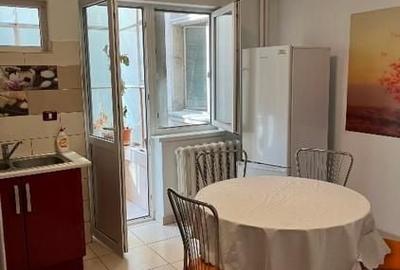 Apartament cu 4 camere decomandat, mobilat în P-ța Rosetti - 11