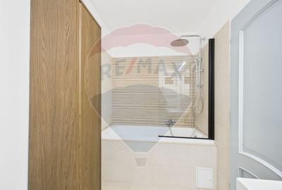 Casă cu 7 camere cu Teren 400 Mp în Central - 14