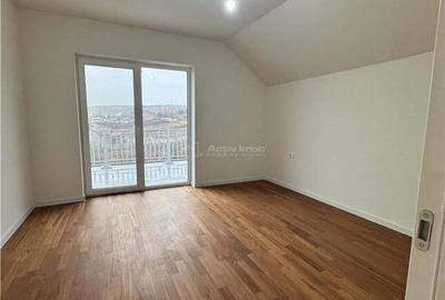 Casă cu Teren 412 Mp în Zăvoi - 3