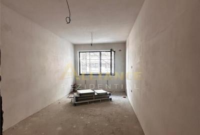 Apartament cu 3 camere semidecomandat în Berceni