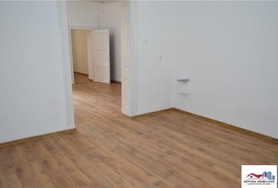 Spatiu Comercial de Inchiriat in Zona Centrala - 2