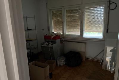 Spațiu comercial, de 40 mp, în Central - 3