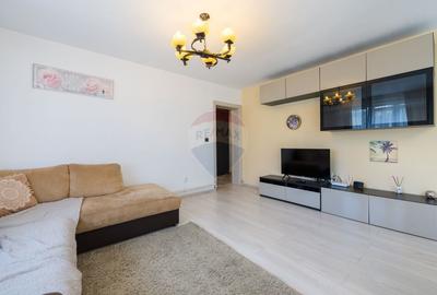 Apartament cu 3 camere semidecomandat, mobilat în 15 Noiembrie - 9