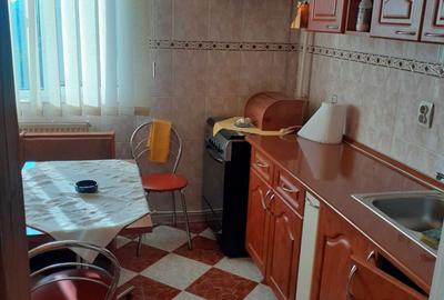Apartament cu 3 camere semidecomandat în Central - 2