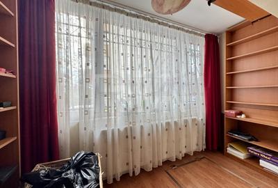 2 camere Titulescu cu vedere pe spate in bloc 1981 - 4