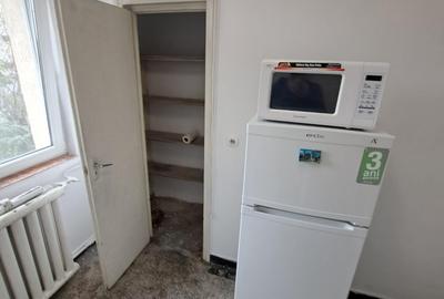 3 camere, intre Gara de Nord si Basarab, B-dul Dinicu Golescu, nr 39 - 21