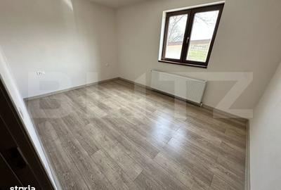 Casă cu 7 camere cu Teren 3200 Mp în Băcia - 4