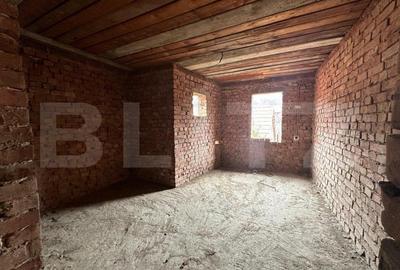 Casa la ro?u cu 7 camere, 2 bai, 1 bucatarie. - 3