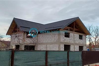 Casă individuală cu 5 camere în Strejnicu