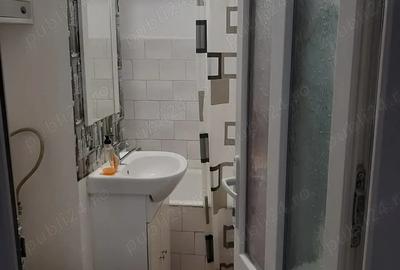 Apartament cu 2 camere zona Unirii Sud etaj 1 din 4 Pret: 82.000 - 8