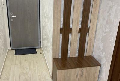 Apartament cu 3 camere semidecomandat în Central - 1