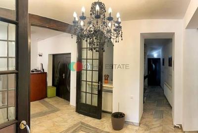 Casă cu 10 camere cu Teren 80 Mp în Ultracentral - 2