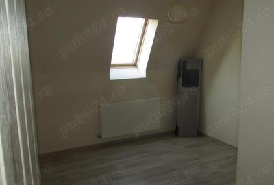 Apartament cu 3 camere decomandat în Zăvoi - 5