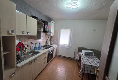 Inchiriez apartament 3 camere central - 2