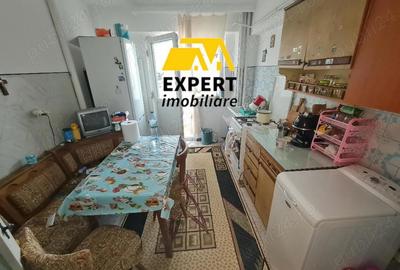 Apartament cu 3 camere decomandat în Școlilor