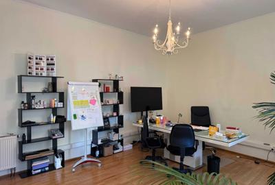 Spațiu comercial, de 220 mp, în Central - 4