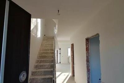 Duplex cu 4 camere cu Canalizare în Prelungirea Ghencea - 12