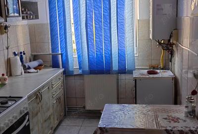 Vand urgent apartament 3 camere ultracentral (zona Luca )Campina - 1