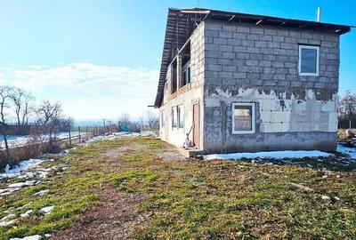 Casă cu 5 camere cu Teren 1407 Mp în Girov - 1