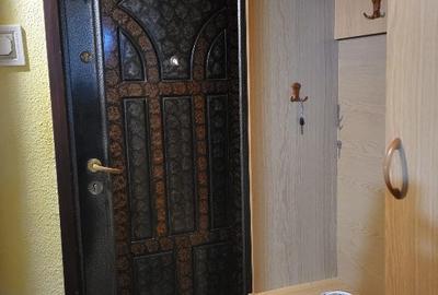 Inchiriez apartament 2 camere ! - 1