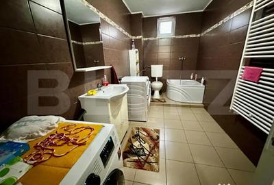 Casă cu 8 camere cu Teren 1000 Mp în Bărăbanț - 2