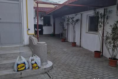 Casă cu 4 camere în Central - 1